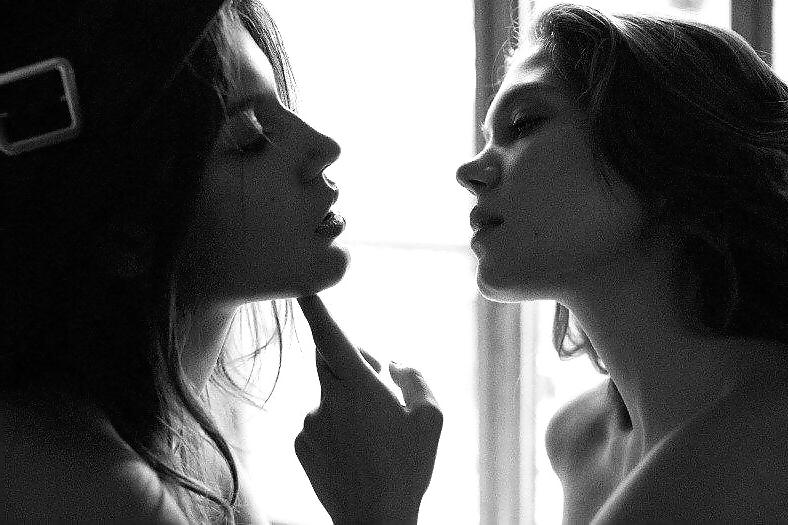 25P Lesbian art pics XXIII