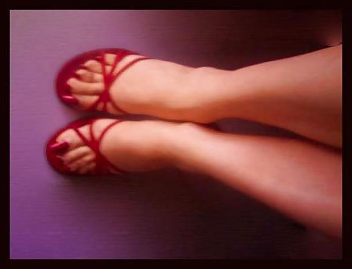 25P Shemale feet