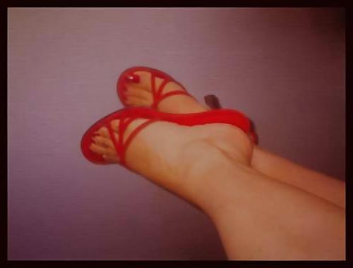 25P Shemale feet