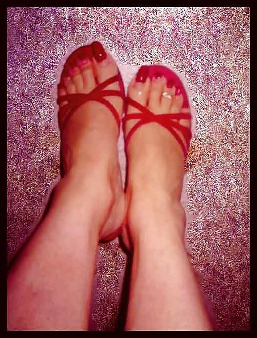 25P Shemale feet