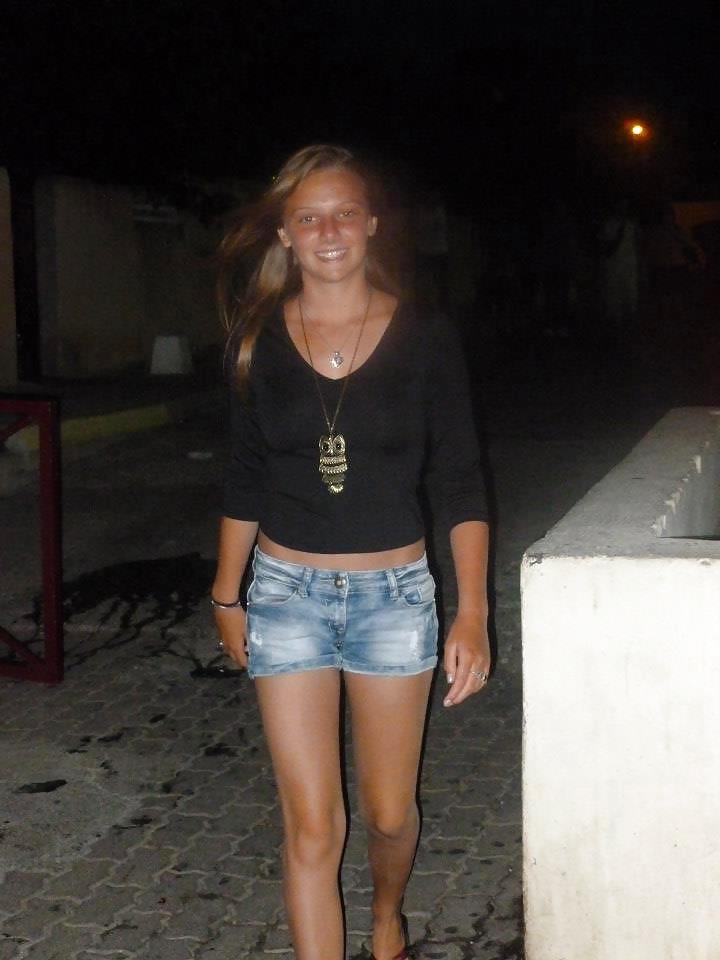 18P Camille la petite bitch