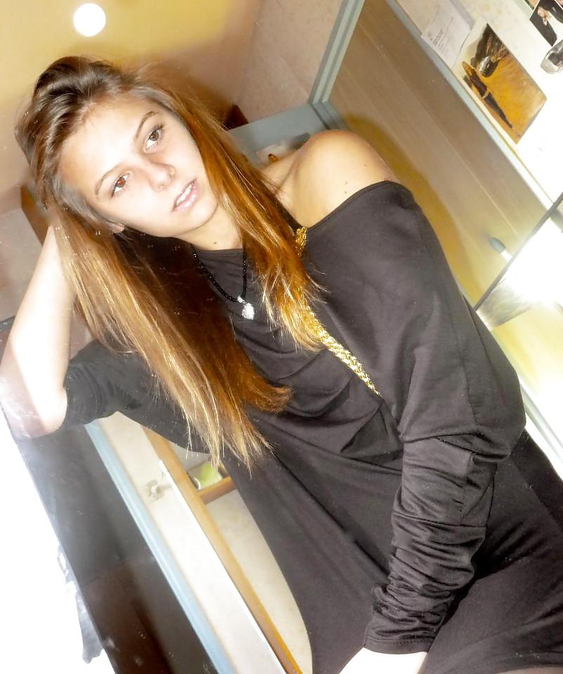18P Camille la petite bitch