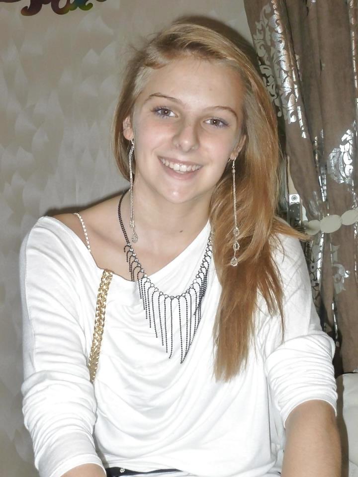 18P Camille la petite bitch