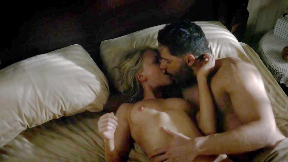 25P Anna Paquin Topless (New True Blood)