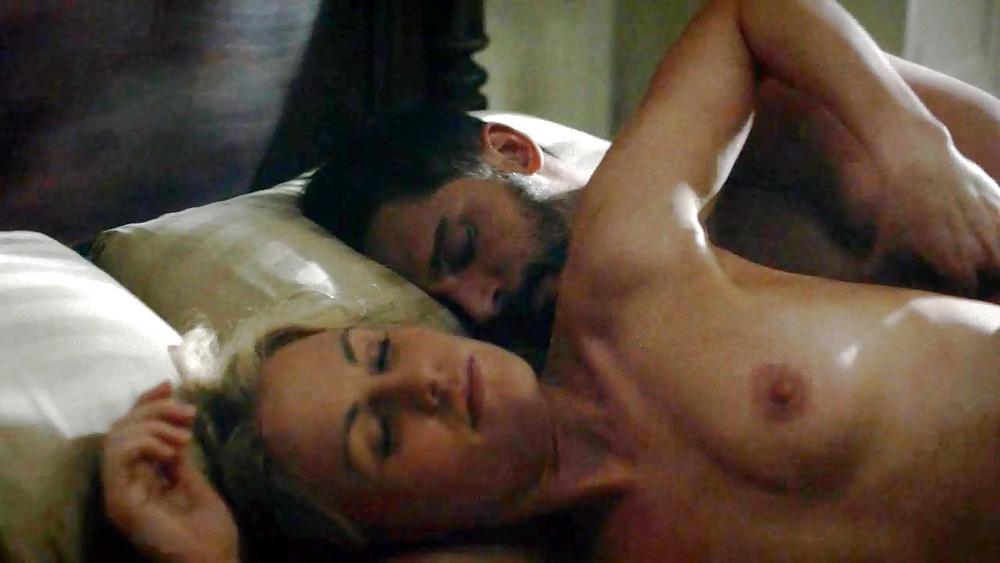 25P Anna Paquin Topless (New True Blood)