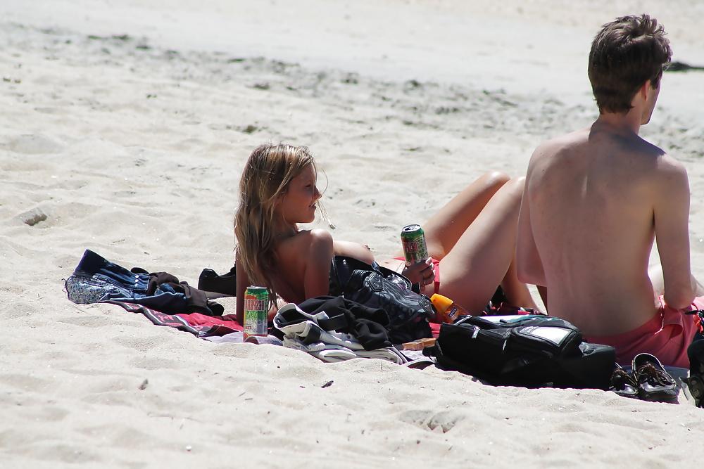 14P Unaware spied topless women