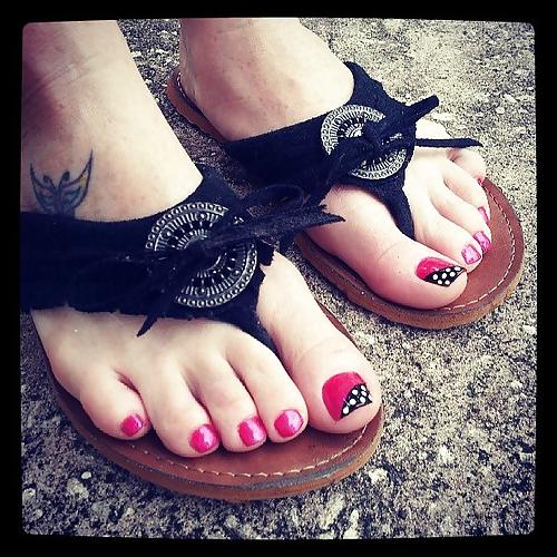 25P Tits, Toes, Sandals, Soles