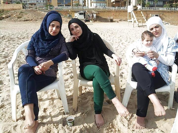 18P Hijab feet