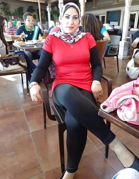 18P Hijab feet