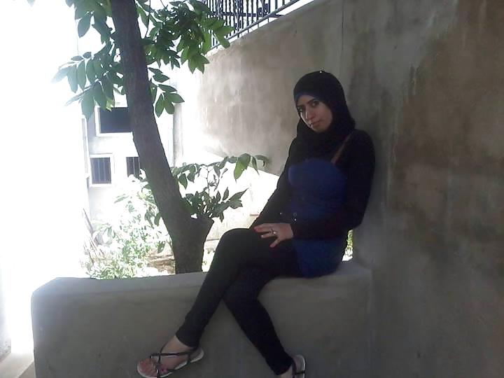 18P Hijab feet