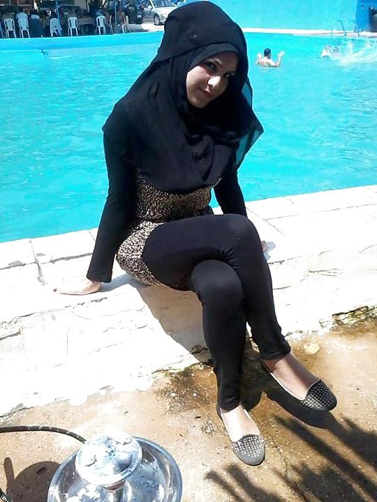 18P Hijab feet