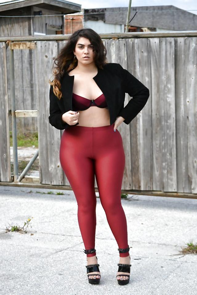8P Plus Size Model Goddess: Nadia Aboulhosn