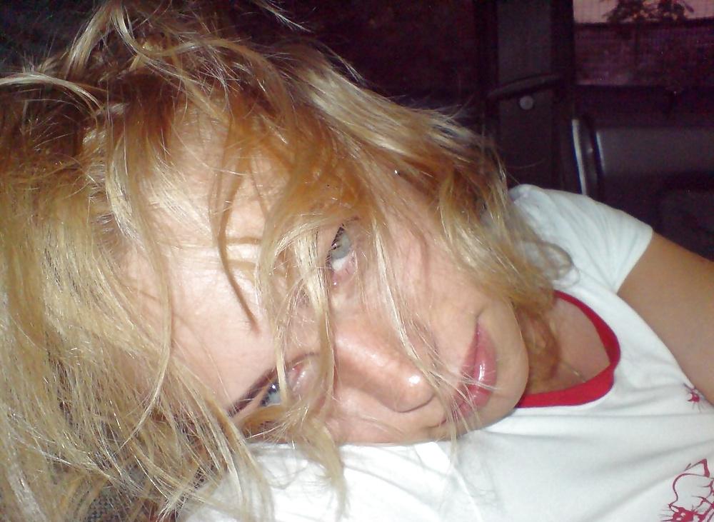 25P Blond bride