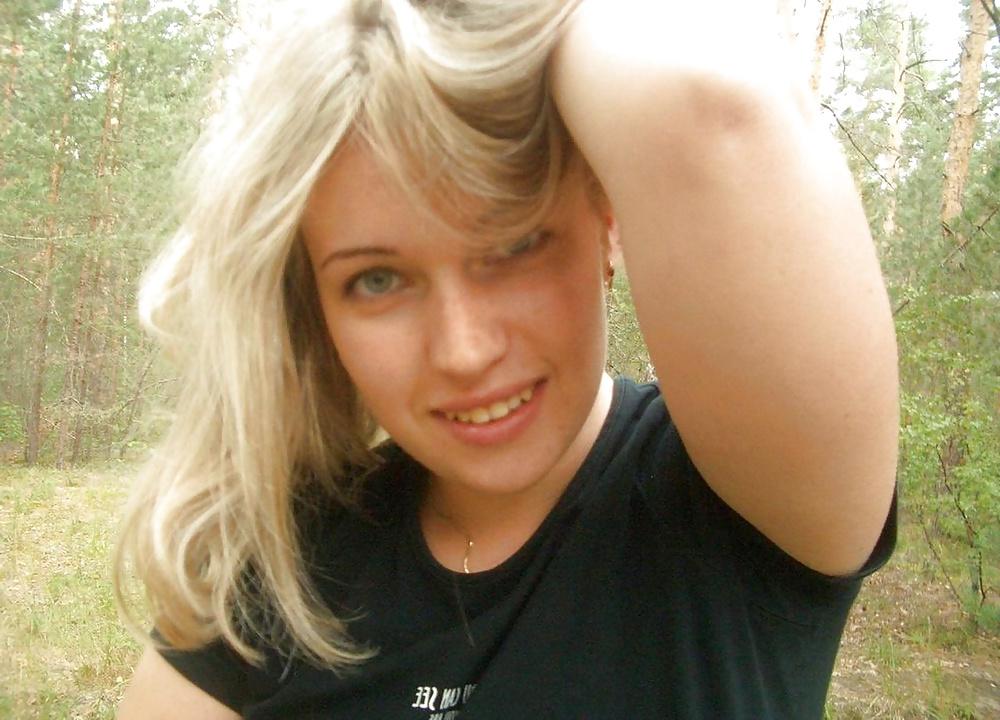 25P Blond bride