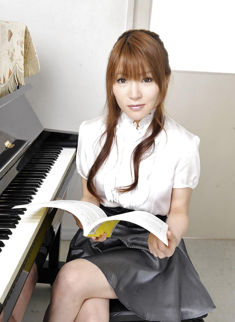 9P Japanese teacher fucked in public
