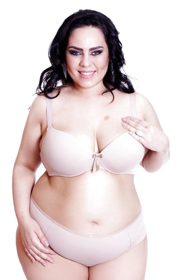 25P Plus Size Model Goddess: Julia Pires