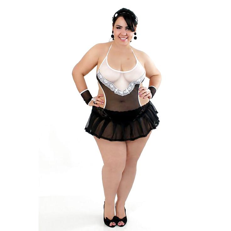 25P Plus Size Model Goddess: Julia Pires