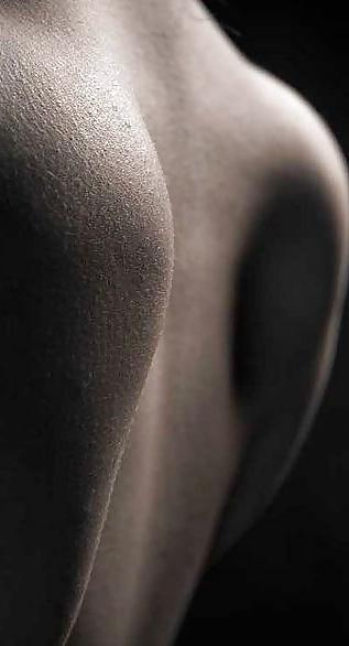 14P Female shoulder  