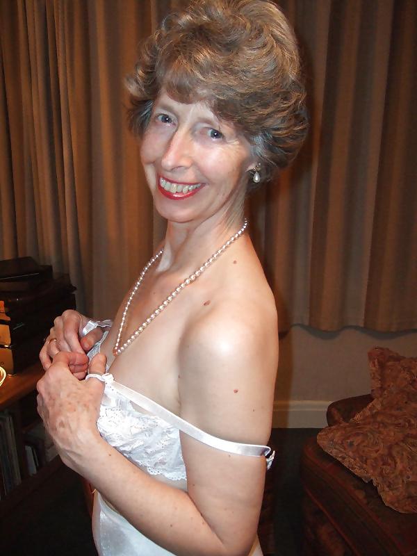 18P A Real Posh British Old Lady
