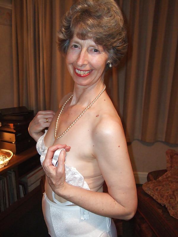 18P A Real Posh British Old Lady