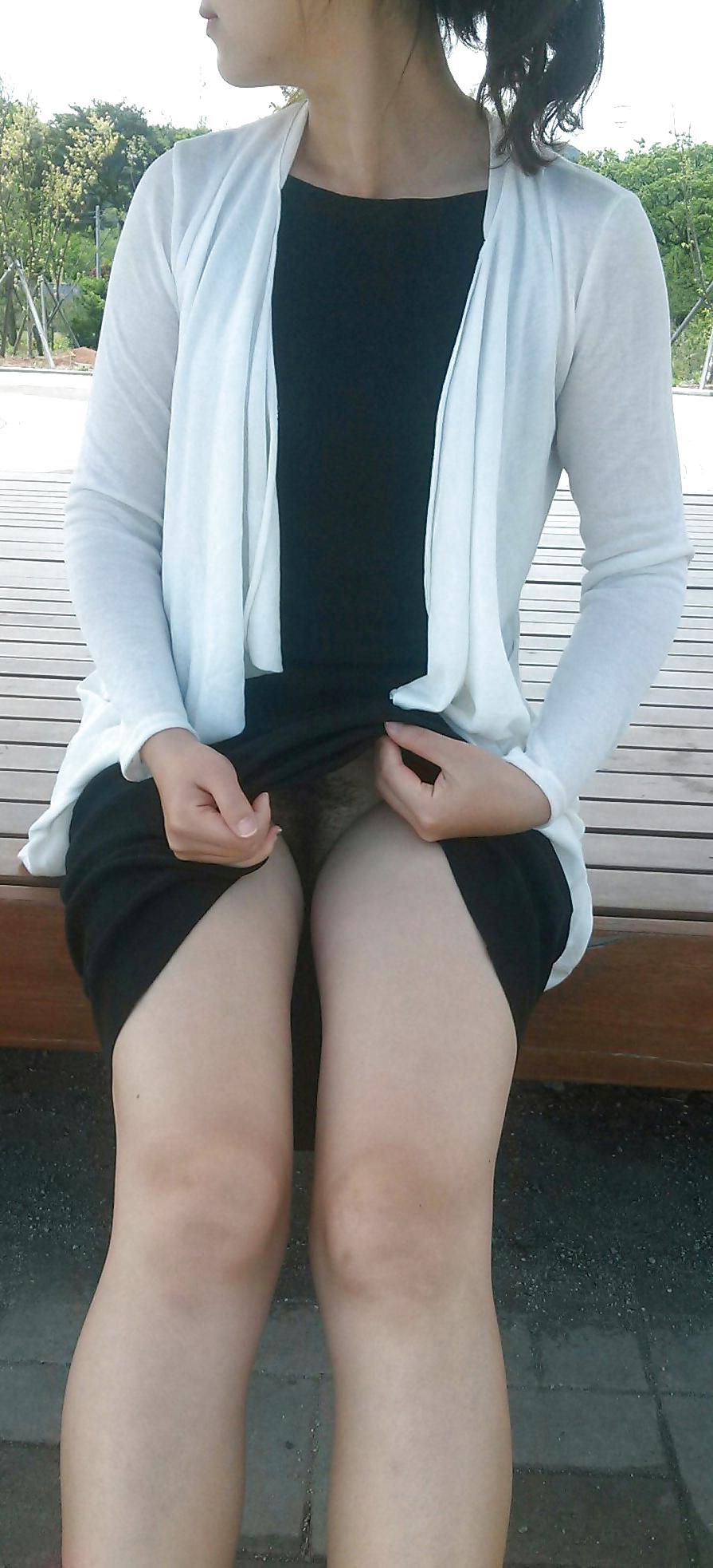 20P Korean women flashing in public