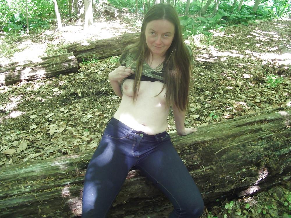 9P Outdoors babe tight pussy little tits flashing in public 