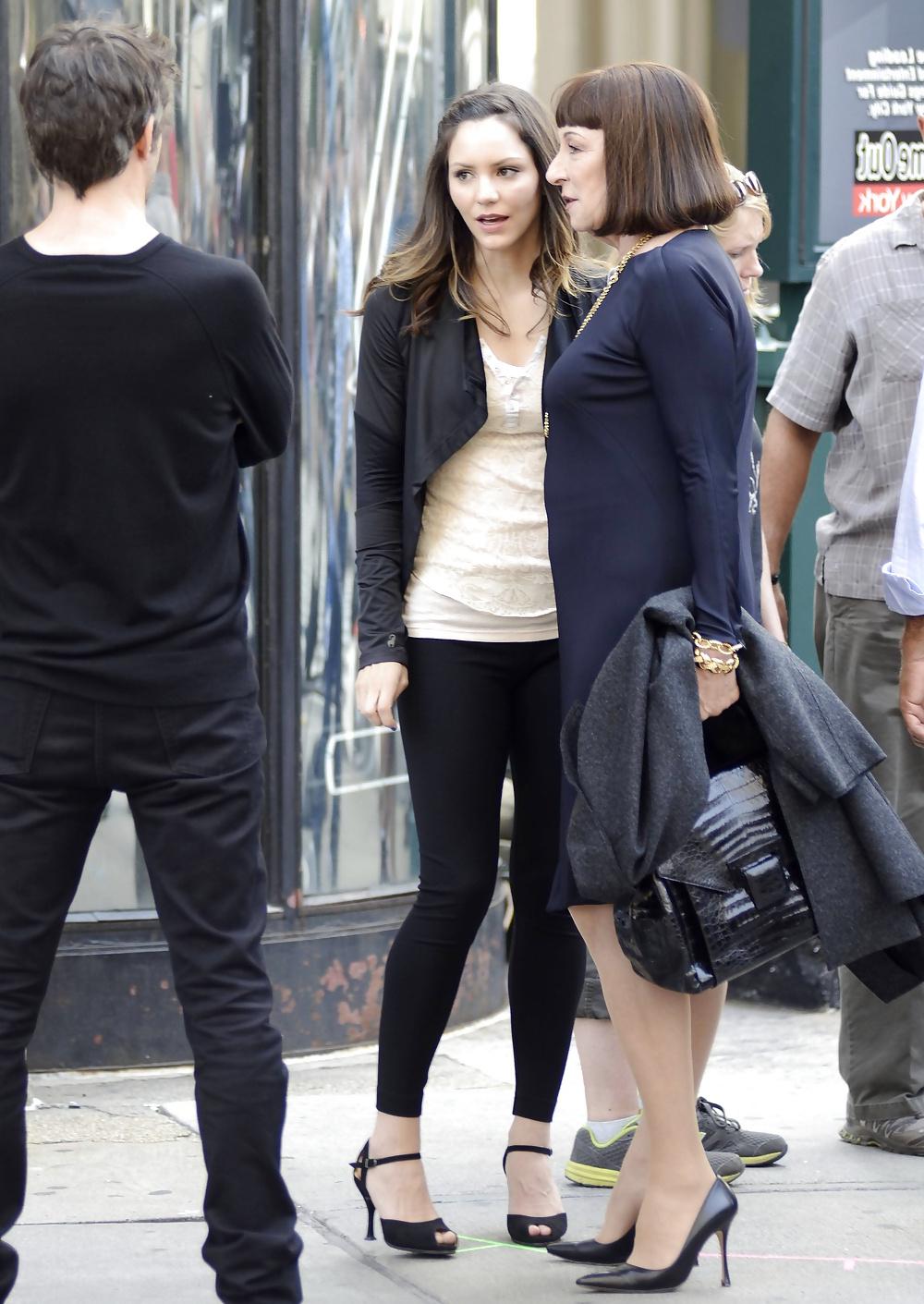 25P Katharine McPhee - Legs & Feet