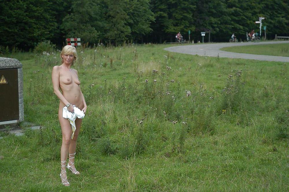 25P Naked in public 