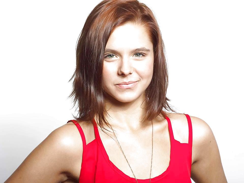 9P Actrice Paloma Kwiatkowski (from Bates Motel)