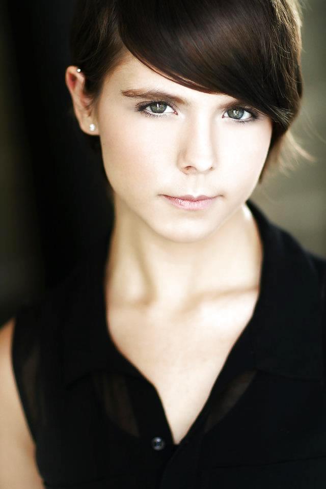 9P Actrice Paloma Kwiatkowski (from Bates Motel)