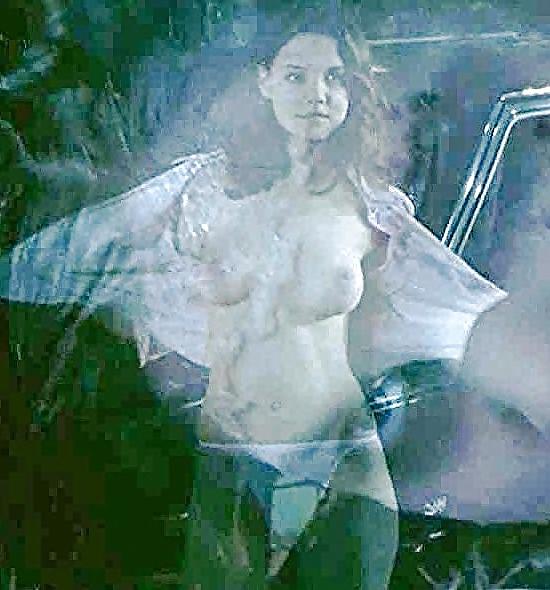 7P Katie Holmes Topless