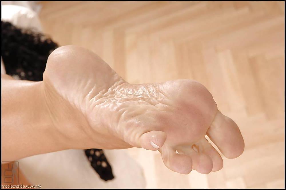 25P Legs 'n Feet