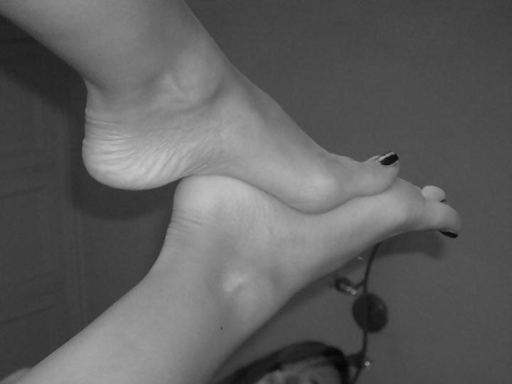 25P Feet soles teen for your cum