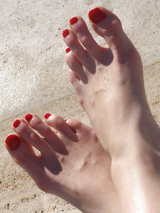 25P Feet soles teen for your cum