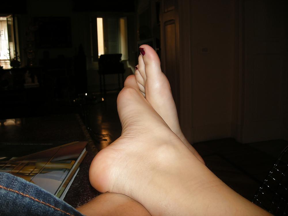 25P Feet soles teen for your cum