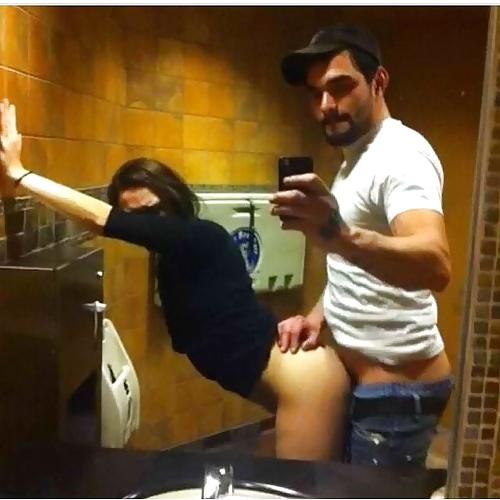 20P Selfie naked in public