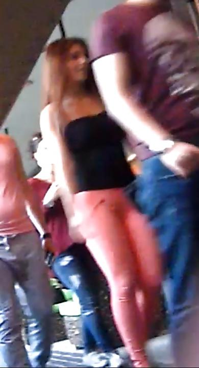 25P Very hot tanned bitch in tight pants touch of cameltoe