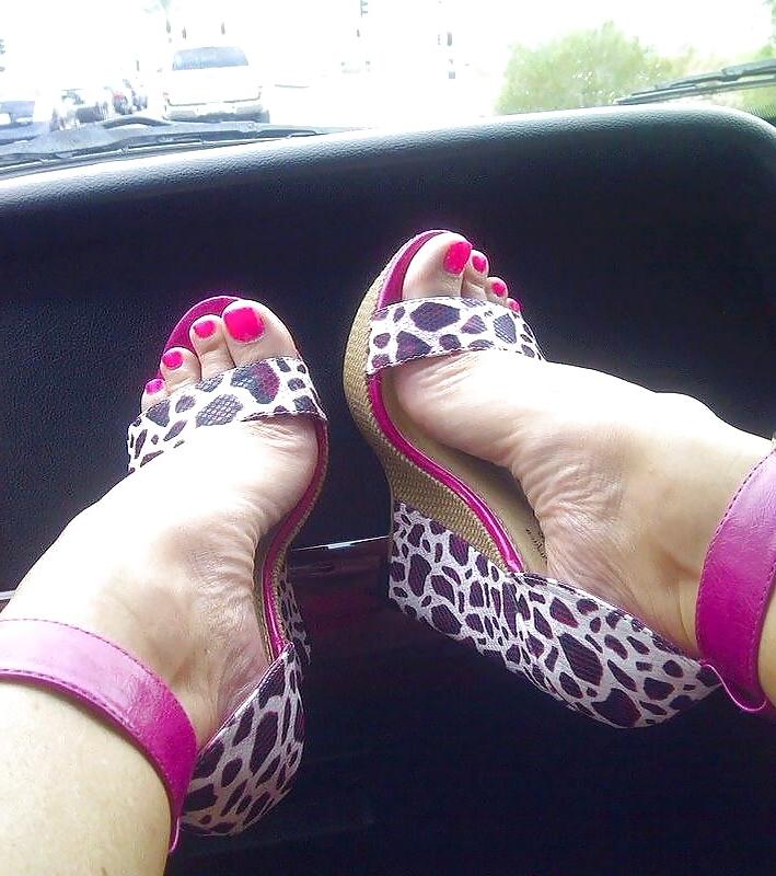 25P Friends feet and soles