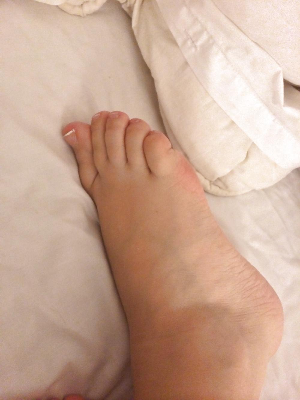 4P Pussy, Thick Thighs and Feet