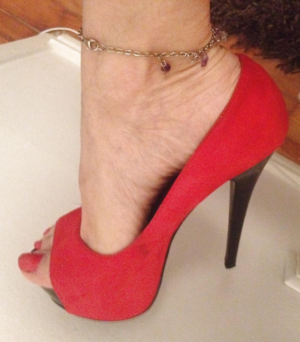 14P Lola's feet and high heels