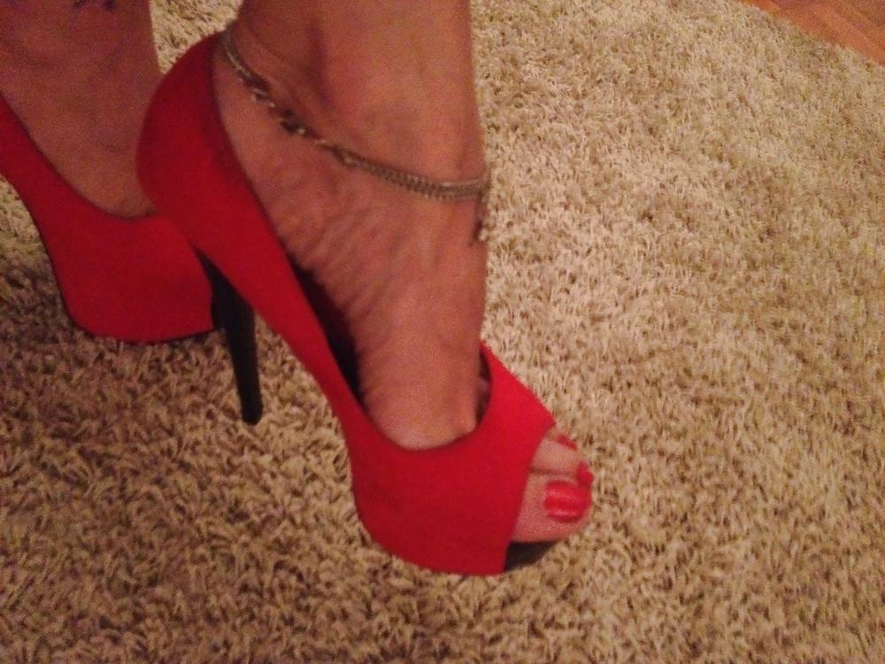 14P Lola's feet and high heels