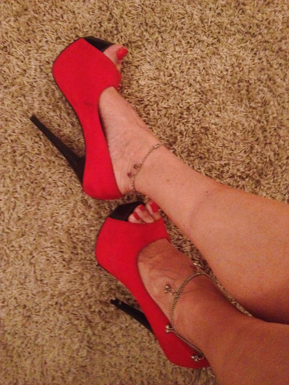 14P Lola's feet and high heels