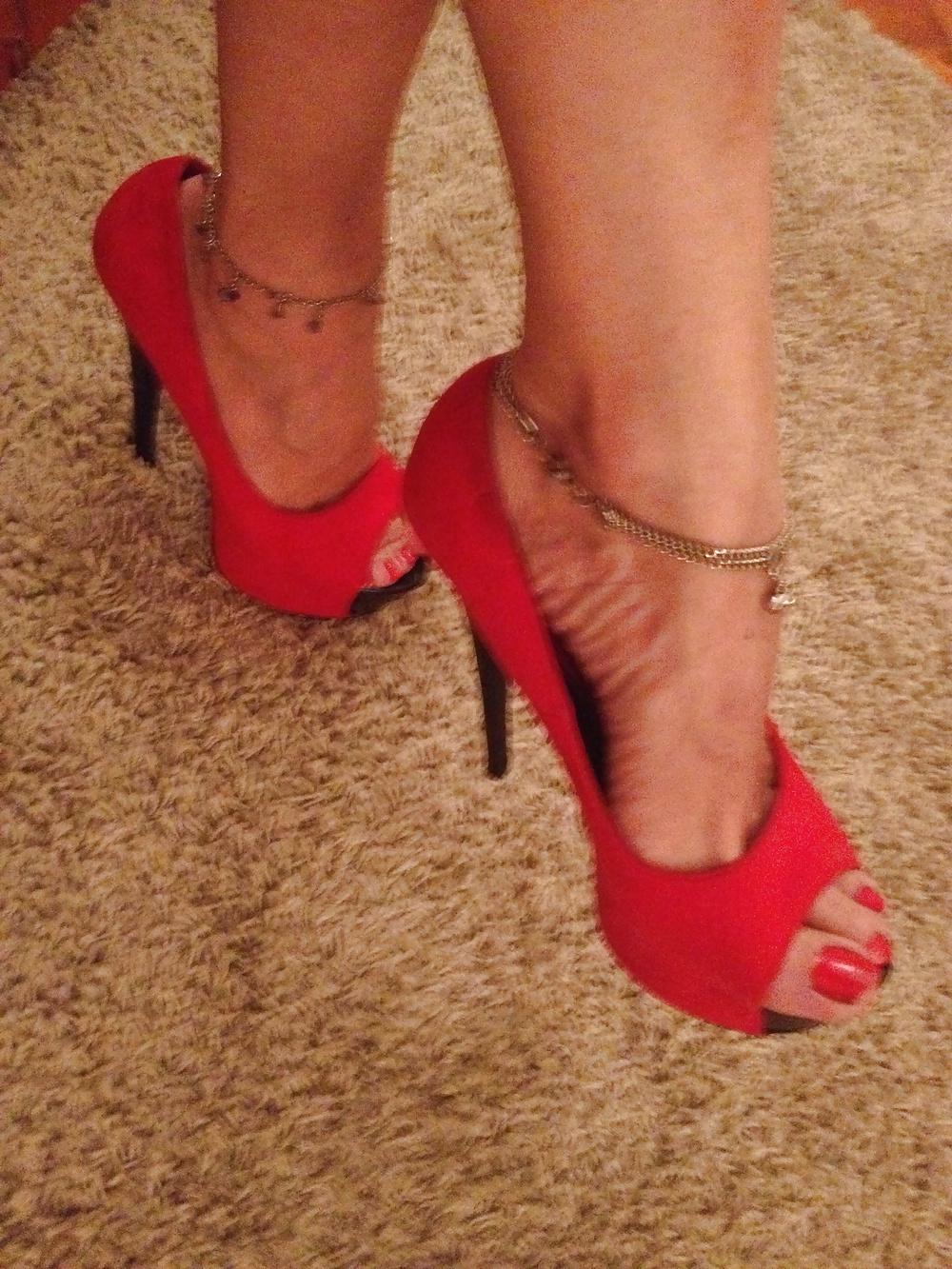 14P Lola's feet and high heels