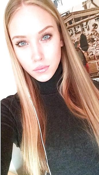 25P Blonde Bitch