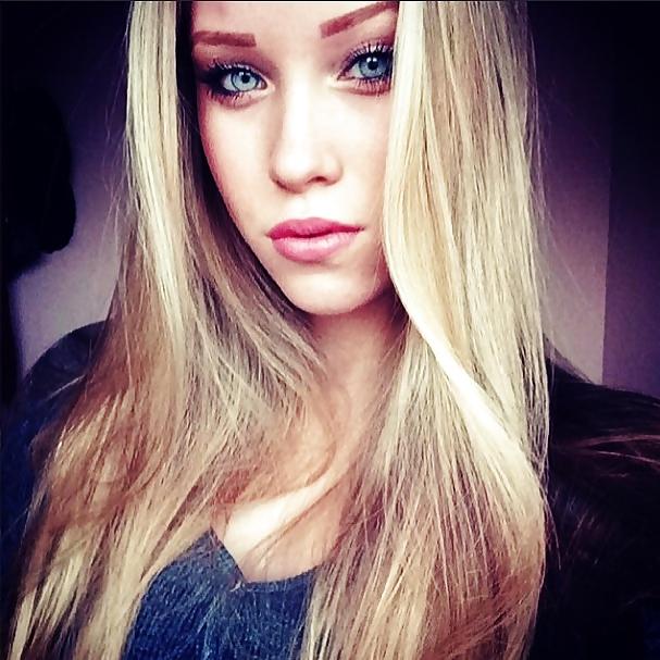 25P Blonde Bitch