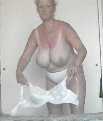 4P Spying on Big-Titted Mature Mom