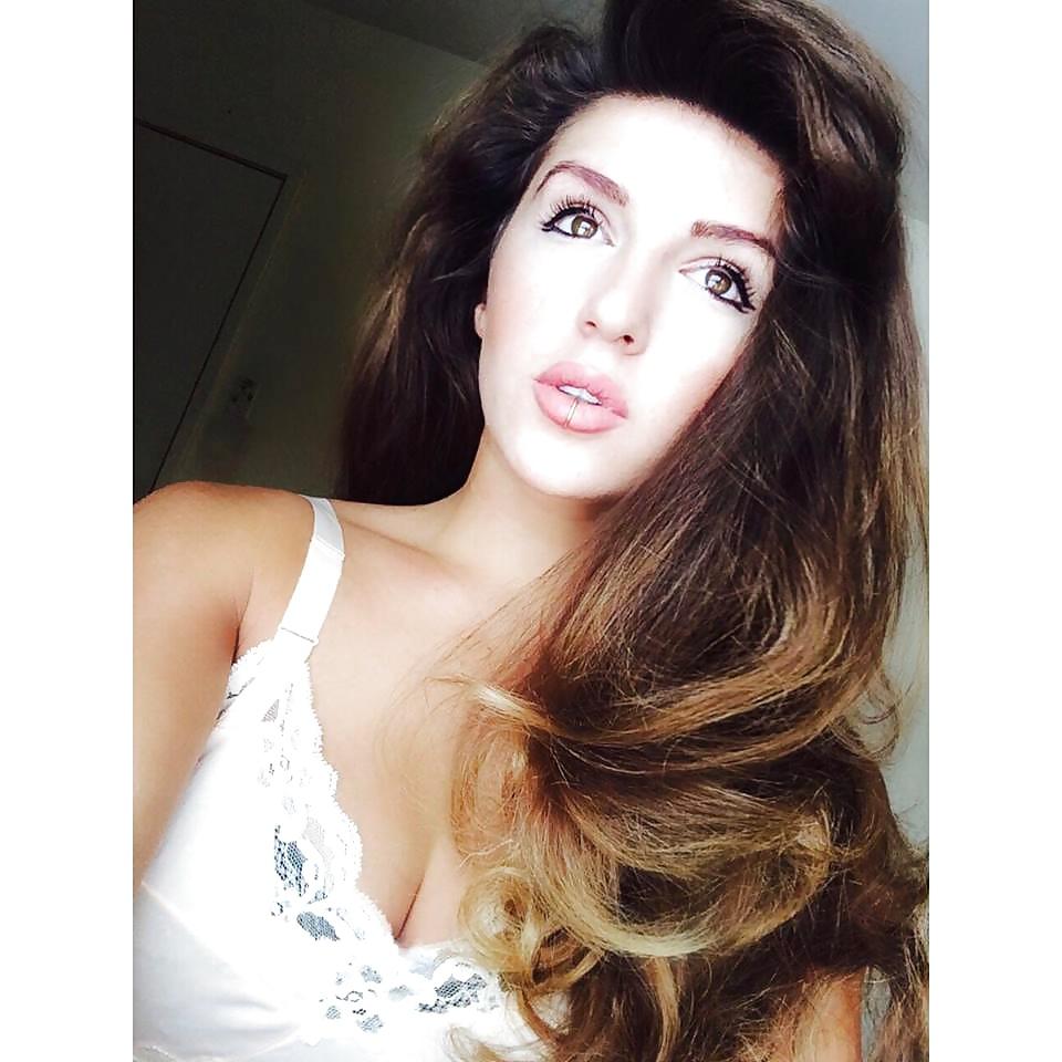 9P Pretty Female Face