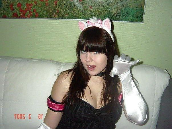 15P Chicks with white velvet gloves