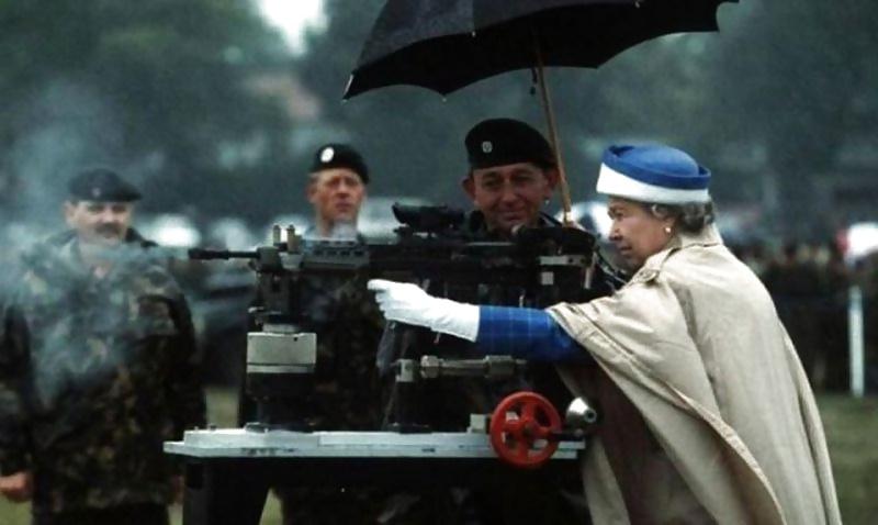 16P Her Majesty the Queen-num-001