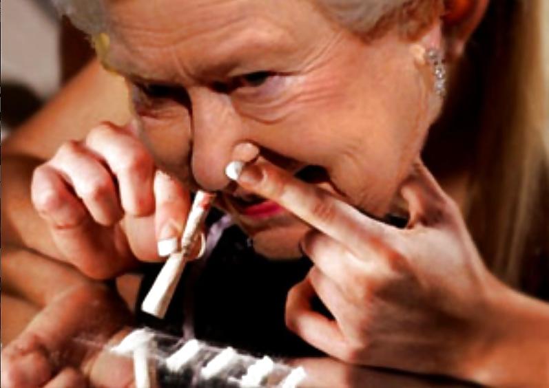 16P Her Majesty the Queen-num-001